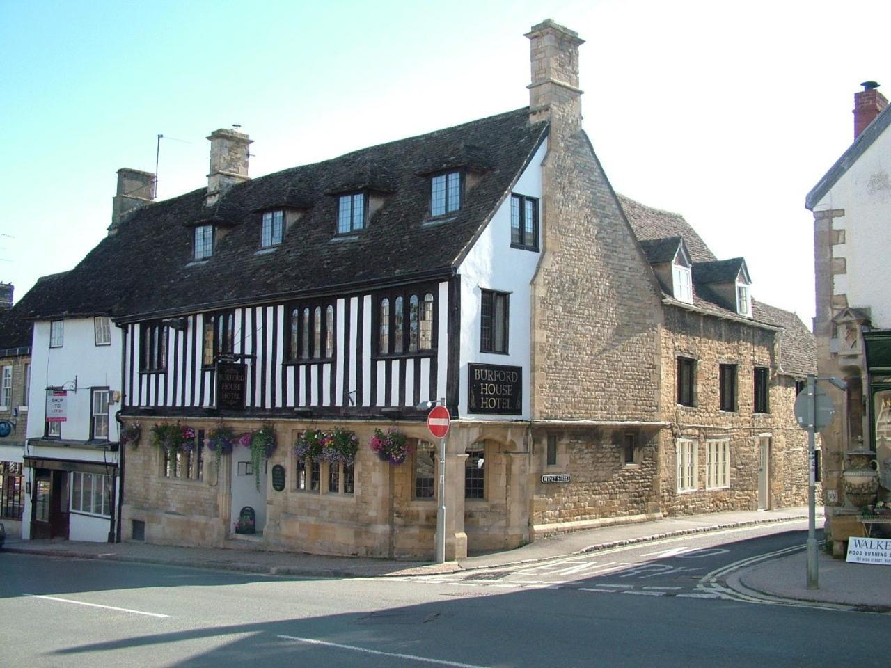 Burford House Bh Bed & Breakfast Exterior photo