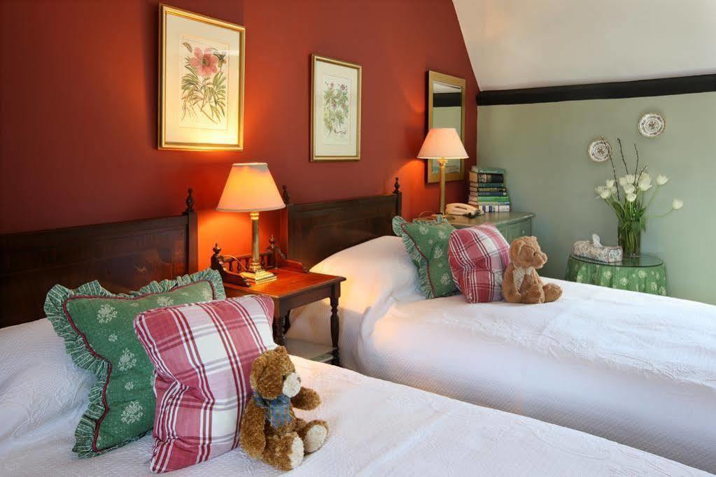 Burford House Bh Bed & Breakfast Exterior photo